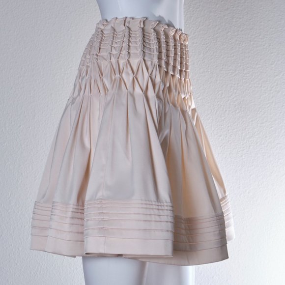 MaxMara: Pleaded Cream Mini Skirt - Picture 4 of 12